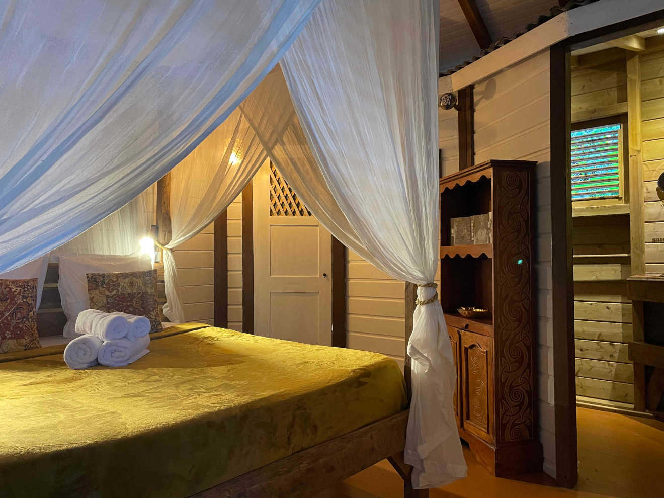 A small, charming, luxurious cocoon where recharging your batteries becomes innate.